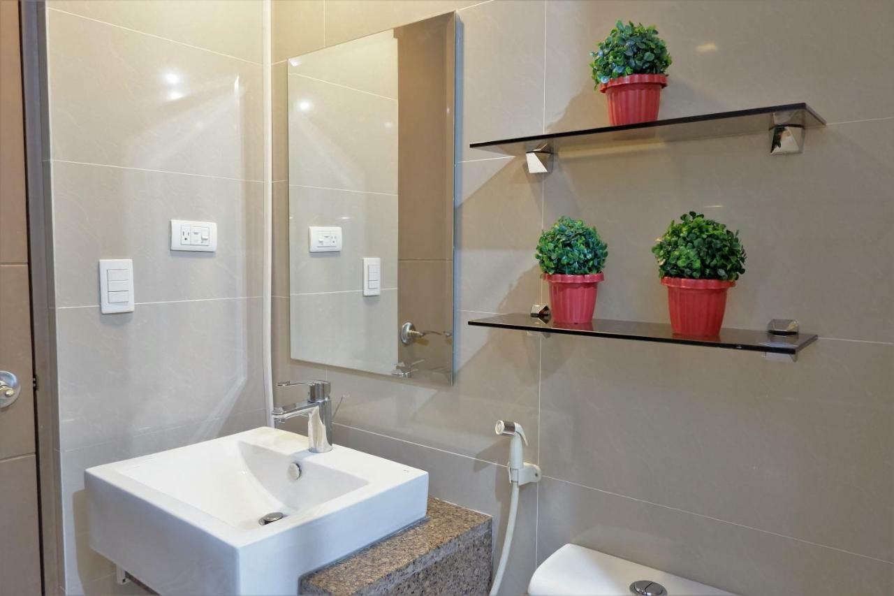 One Palm Tree Villas مانيلا المظهر الخارجي الصورة